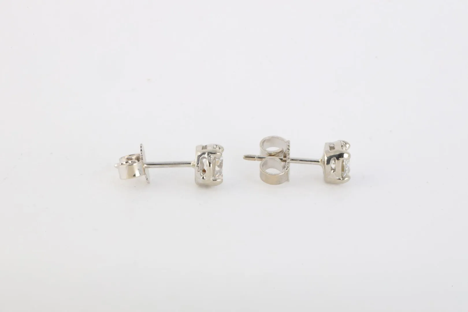 14k White Gold with 0.46tcw Diamond Earrings (1.17g.)