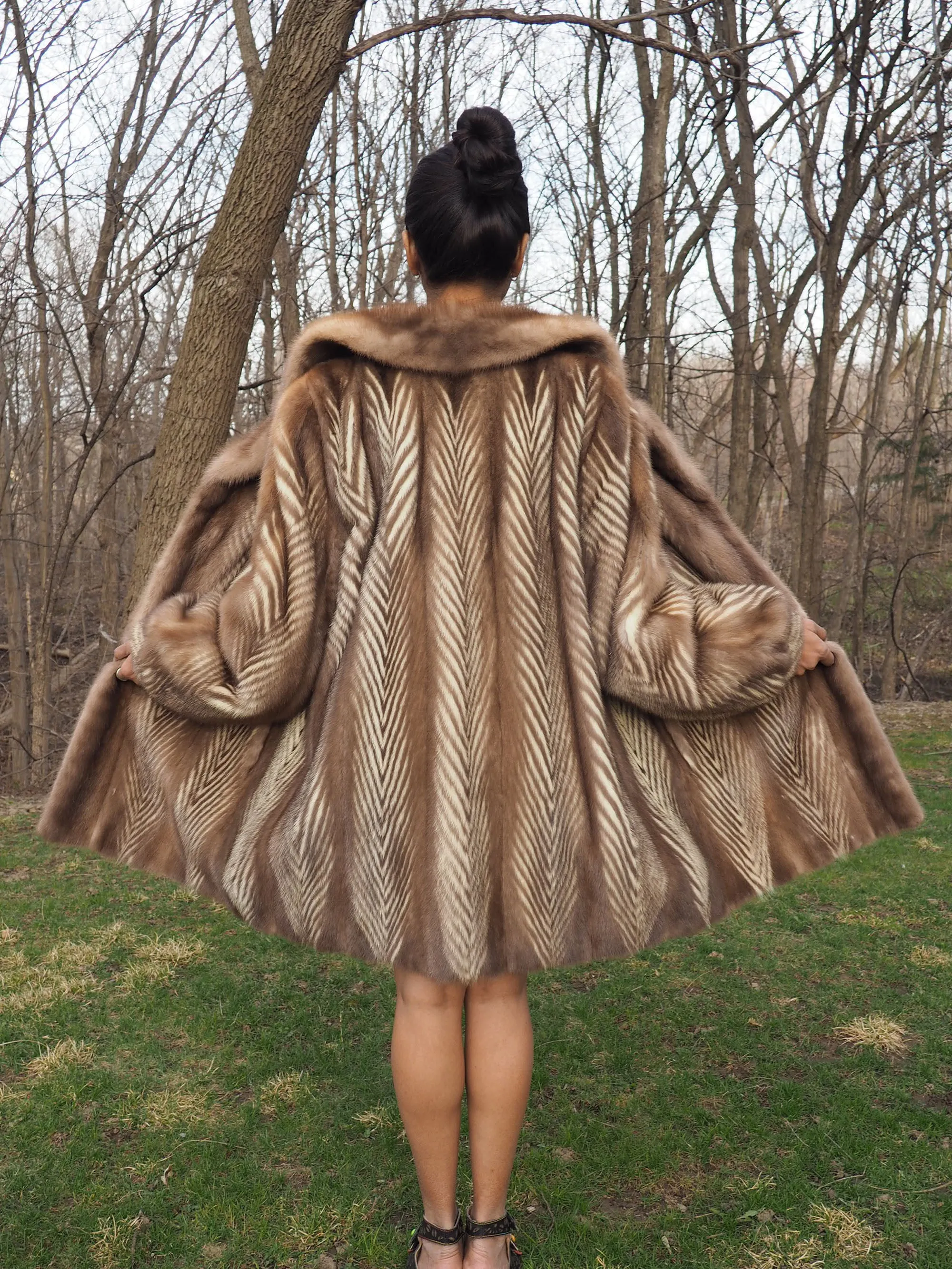 Brand New Two Tone Herring Bone Design Canadian Mink Fur Jacket L/XL 16